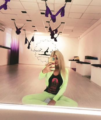 💋 Я создам незабываемую атмосферу нашей встречи, где ты сможешь полностью расслабиться и получить невероятное наслаждение. 😍 У меня много возможностей, чтобы удовлетворить тебя, и я гарантирую, что ты останешься доволен нашими играми. 😈 Также у меня есть отличные отзывы от предыдущих клиентов, которые оценили мои услуги. 🌟 Если ты хочешь узнать больше о моих фото и дополнительных услугах, пиши мне прямо сейчас! 💕 Тебя ждет незабываемый опыт в Москве! 🌆 Кира